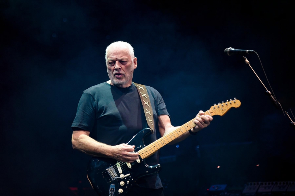 DAVID GILMOUR Explains Why He Never Plays “Comfortably Numb” the Same Way Twice