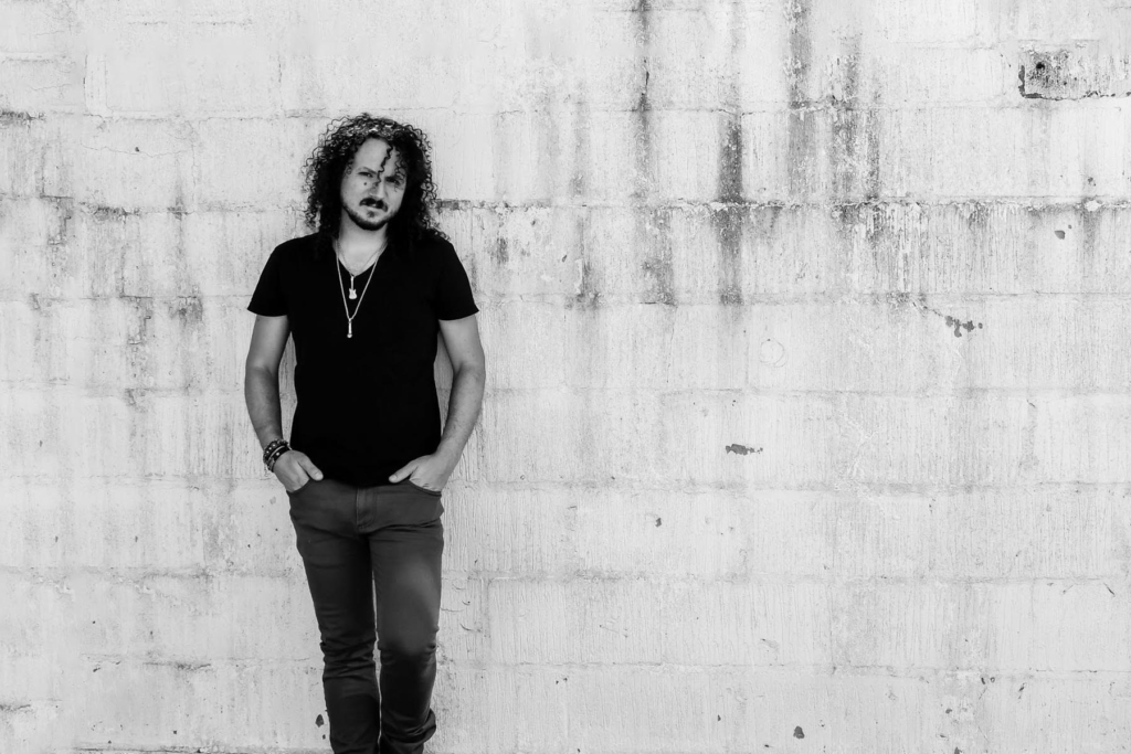 HAKEN Front-man ROSS JENNINGS Unveils Second Solo Album Single “Grounded”