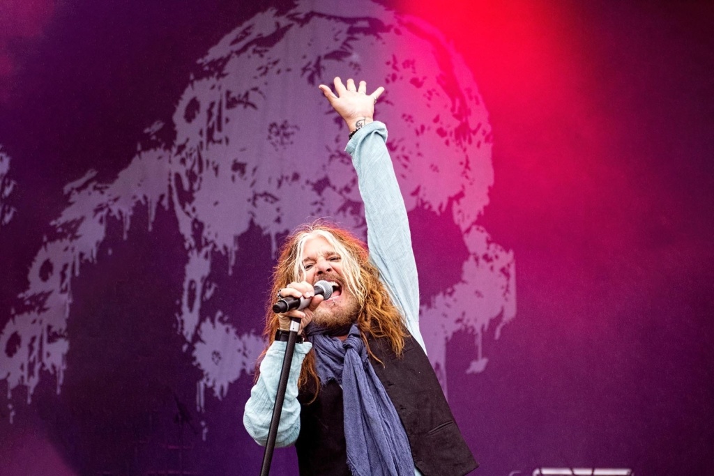 JOHN CORABI Shares Official Visualizer For “When I Was Young” From Upcoming “New Day” Solo Album