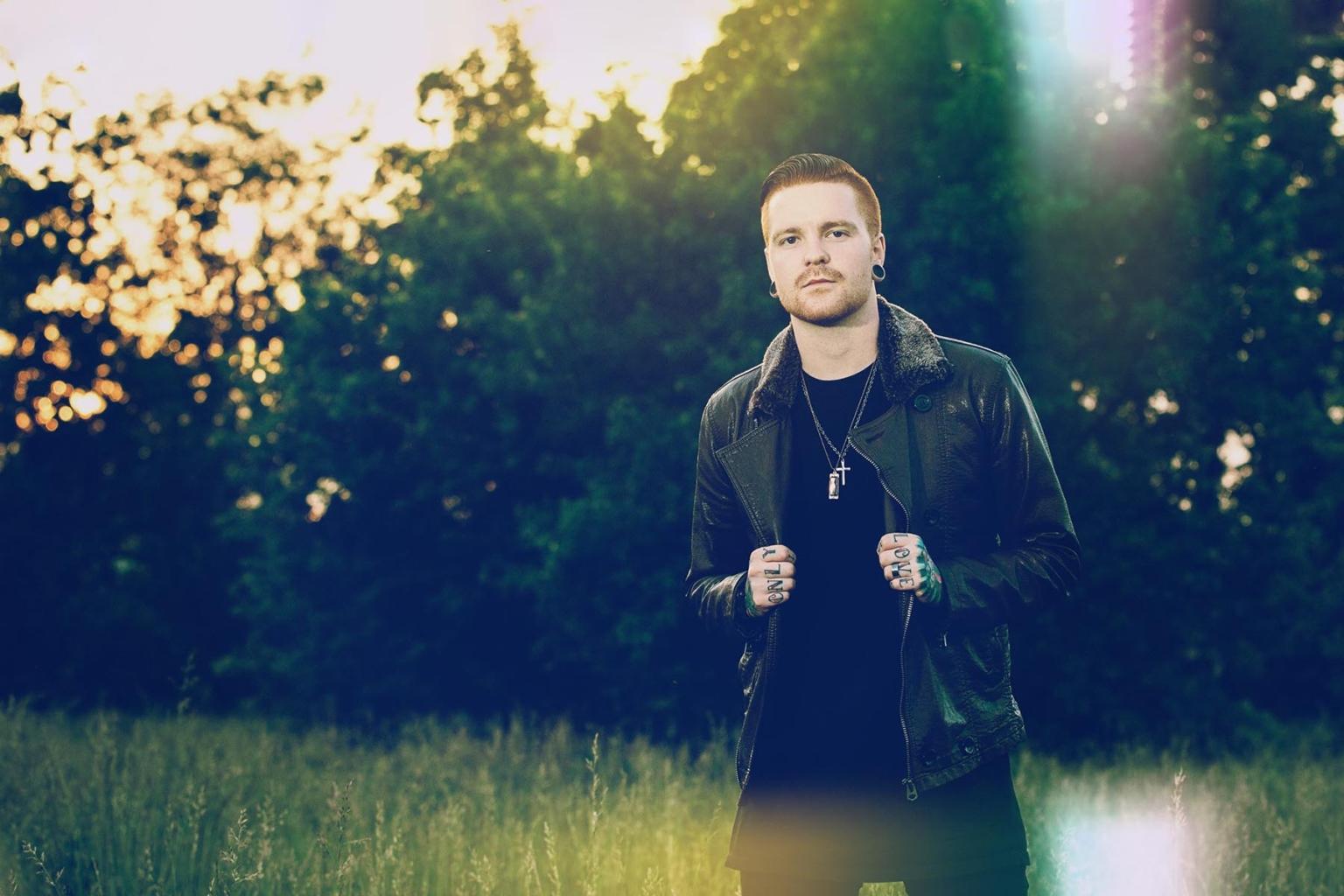 MEMPHIS MAY FIRE’s Front-man MATTY MULLINS Talks Upcoming Album “Remade In Misery” and Creative Process Behind It: “The Pandemic Silver Lining is That It Allowed for Many Musicians to Be Quiet, Reflect and Hone In Their Craft, Coming Up with Incredible Music”