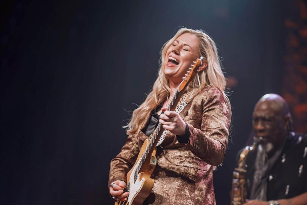 JOANNE SHAW TAYLOR Delights Fans With A Mesmerizing Rendition Of ‘All The Way From America’