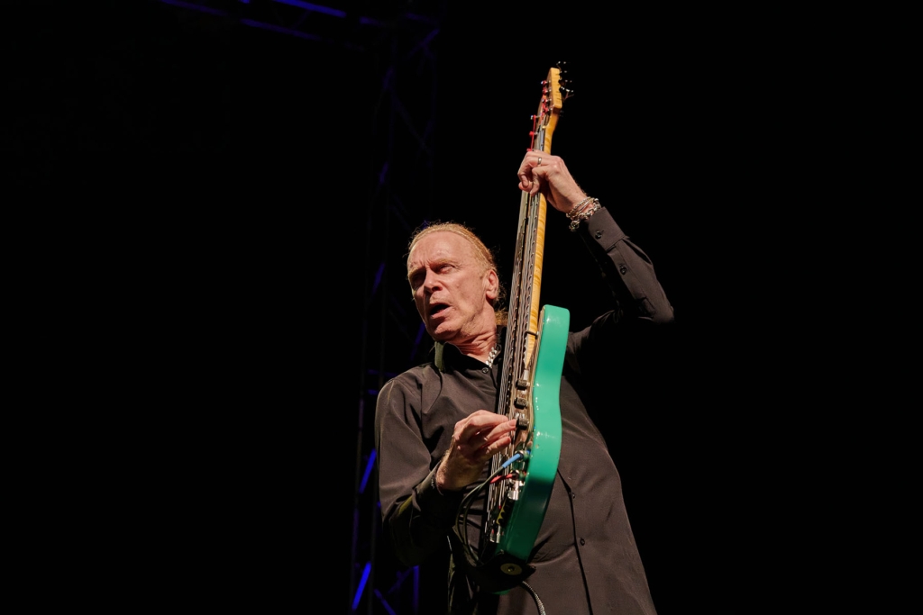 BILLY SHEEHAN On Why PAUL MCCARTNEY Is “Probably The Greatest” Bass Player: “Almost Anything He Did Is Just Brilliant”