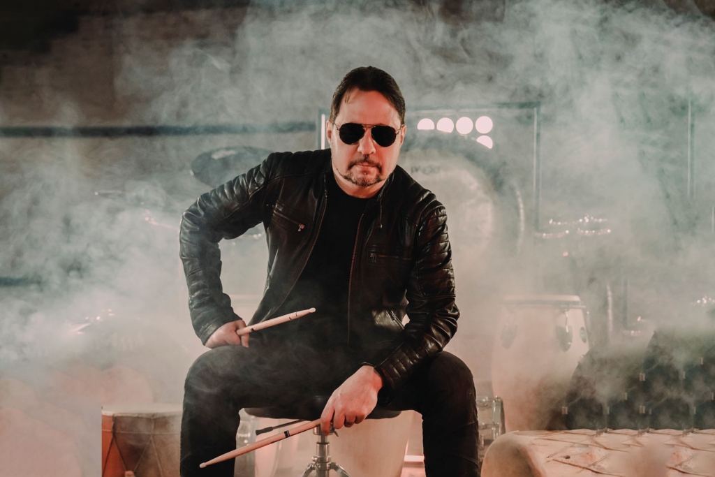DAVE LOMBARDO Recalls The Birth Of SLAYER’s Staple Song “Raining Blood”: “JEFF HANNEMAN Recorded The Demo, And When The Riff Kicked In, It Blew Us Away”