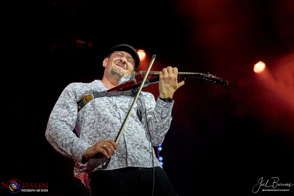 Progressive Rock Legends KANSAS Announce JOE DENINZON As Their New Violinist, After The Departure of DAVID RAGSDALE