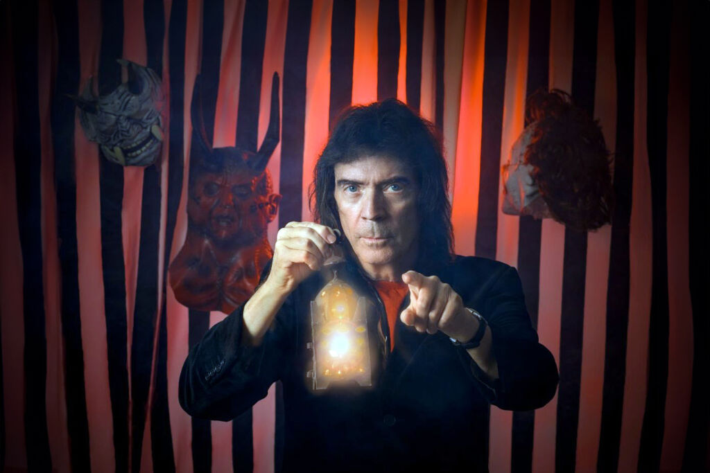 STEVE HACKETT – The Circus And The Nightwhale (Album Review)