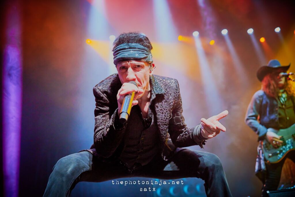 CONCERT REVIEW: EXTREME & LIVING COLOUR Rock Austin Hard, More Than Words Can Describe