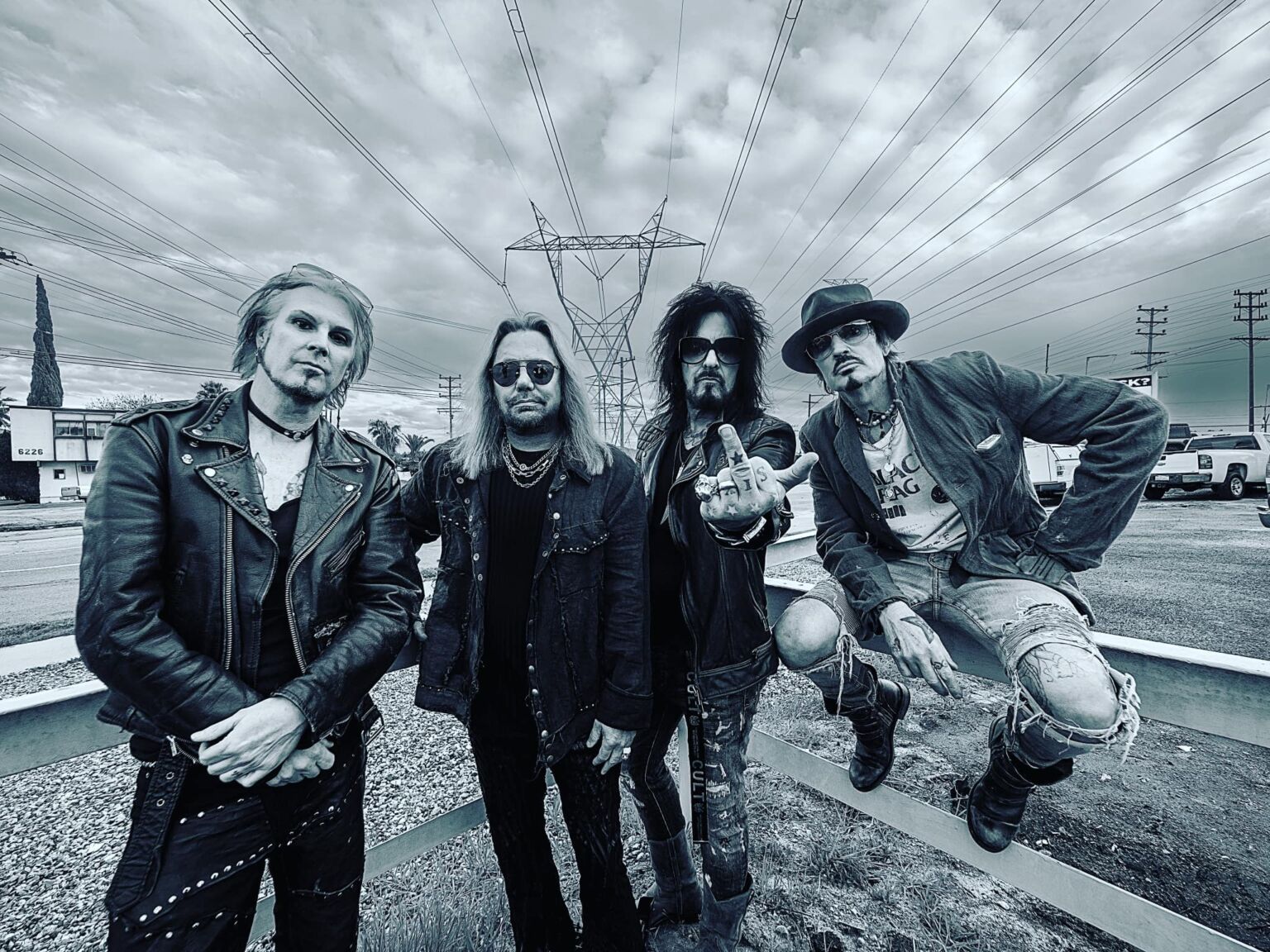 MÖTLEY CRÜE’s NIKKI SIXX Confirms New Music: “We’ve Got Two More Singles Recorded And Ready To Release”
