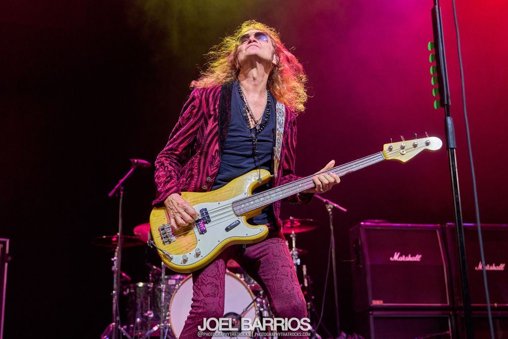 GLENN HUGHES Explains Why Streaming Has Turned Records Into Throwaways: “People Buy An Album, Listen To One Or Two Songs, And It’s Done”