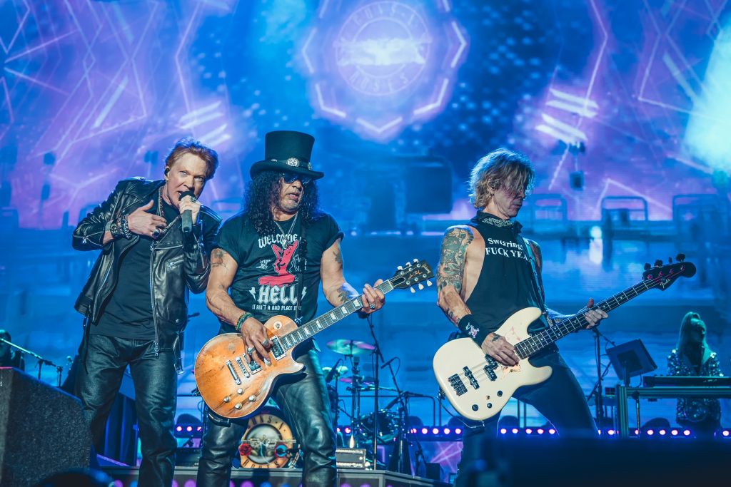 GUNS N’ ROSES Share Their Two Latest Video Visualizer For “Nothin'” And “Atlas”