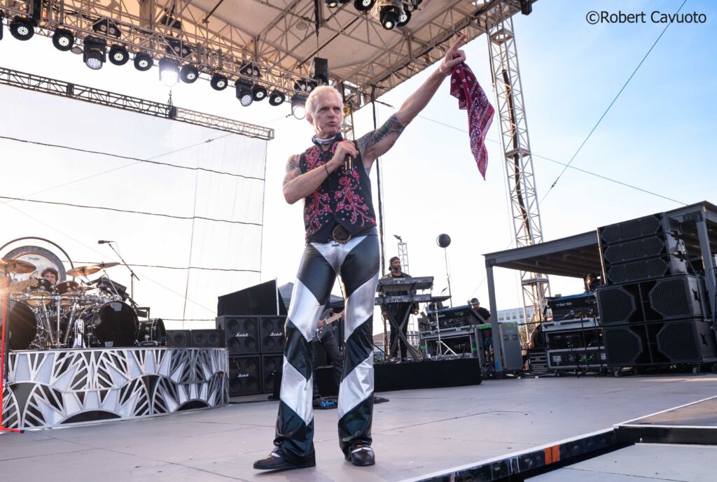 CONCERT REVIEW: DAVID LEE ROTH Turns The Stone Pony Summer Stage Into A VAN HALEN Victory Lap